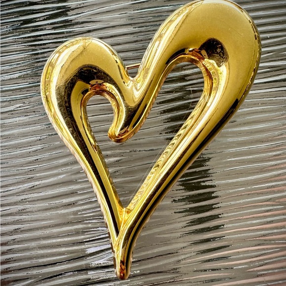 MONET Gold-Tone Open Heart Vintage Brooch/Pin - Picture 1 of 6